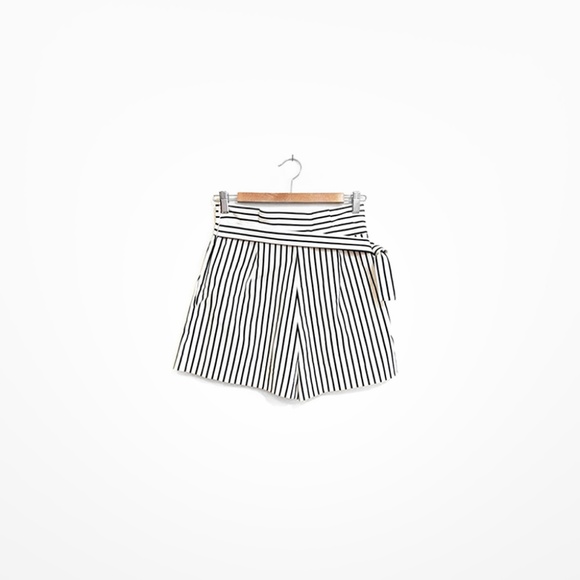 Zara Paperbag Waist Shorts - Picture 3 of 4